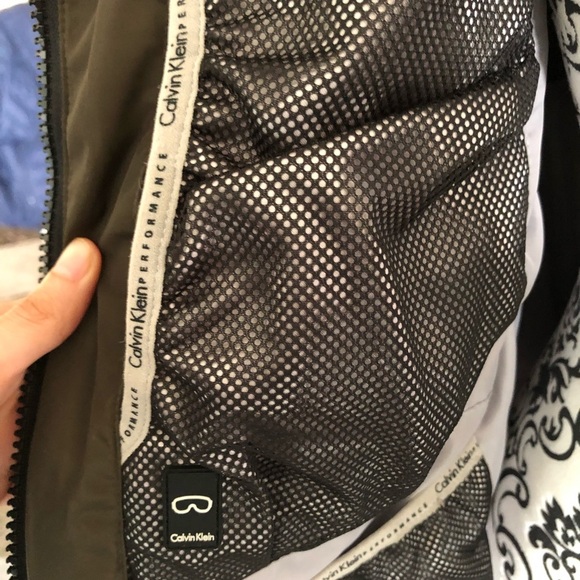 CALVIN KLEIN Performance Puffer Jacket - Picture 13 of 16